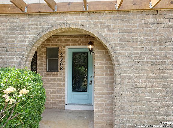 5th image of 2208 Lotus Blossom St