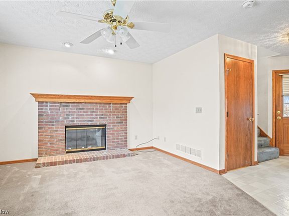 3rd image of 555 Hastings Ct