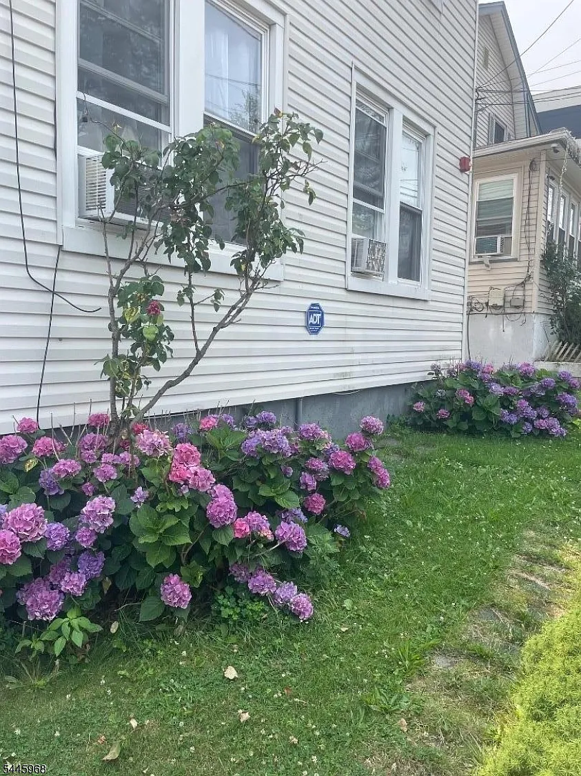 2 bed, 1.0 bath, $2,100 — Photo 3