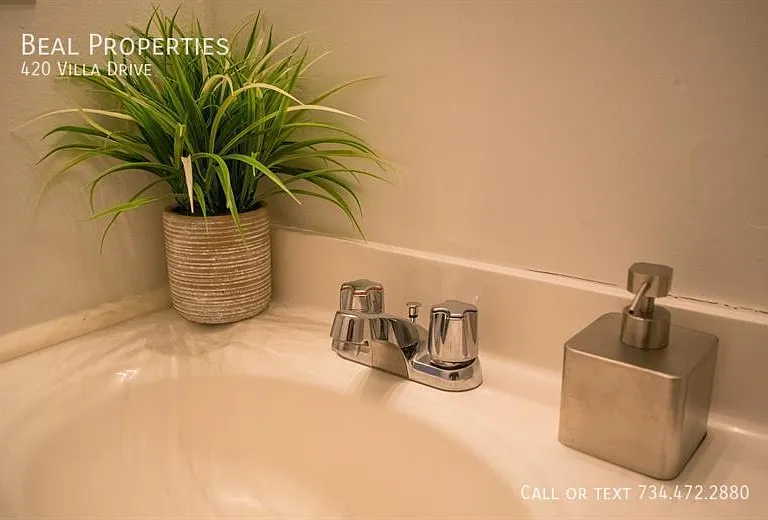 420 Villa Dr — Photo 8