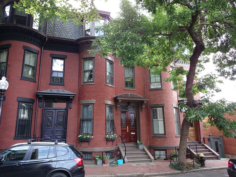 2nd image of 14 Saint Charles St