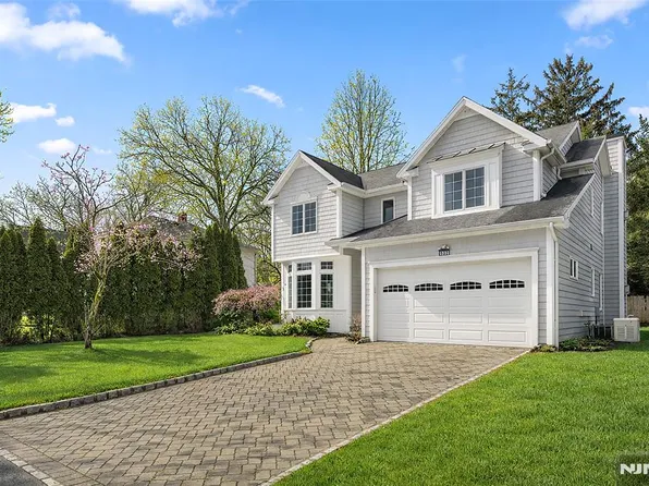 137 6th St, Cresskill, NJ 07626