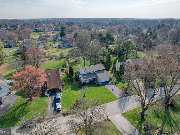 3rd image of 107 Country Flower Rd