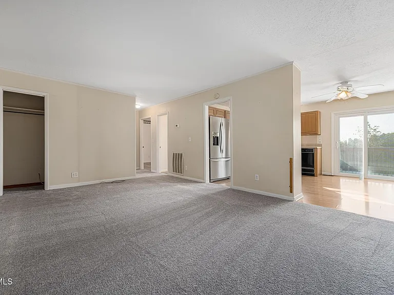 371 Oak Hill Cir — Photo 10