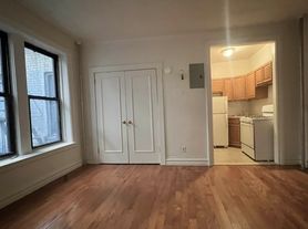 220 E 18th St, Brooklyn, NY