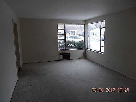 3rd image of 7433 Kostner Ave