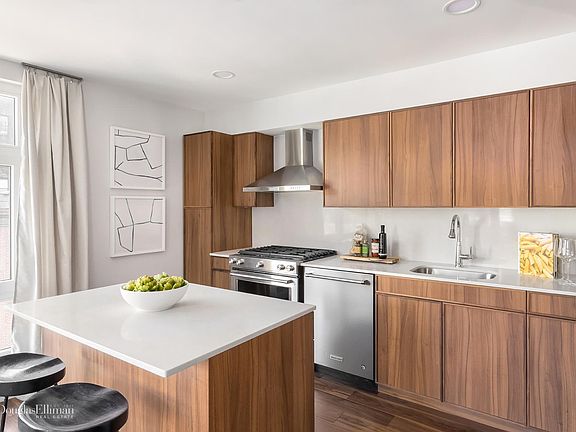3rd image of 440 Washington St APT 901