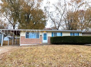1255 Parakeet Ln, Florissant, MO