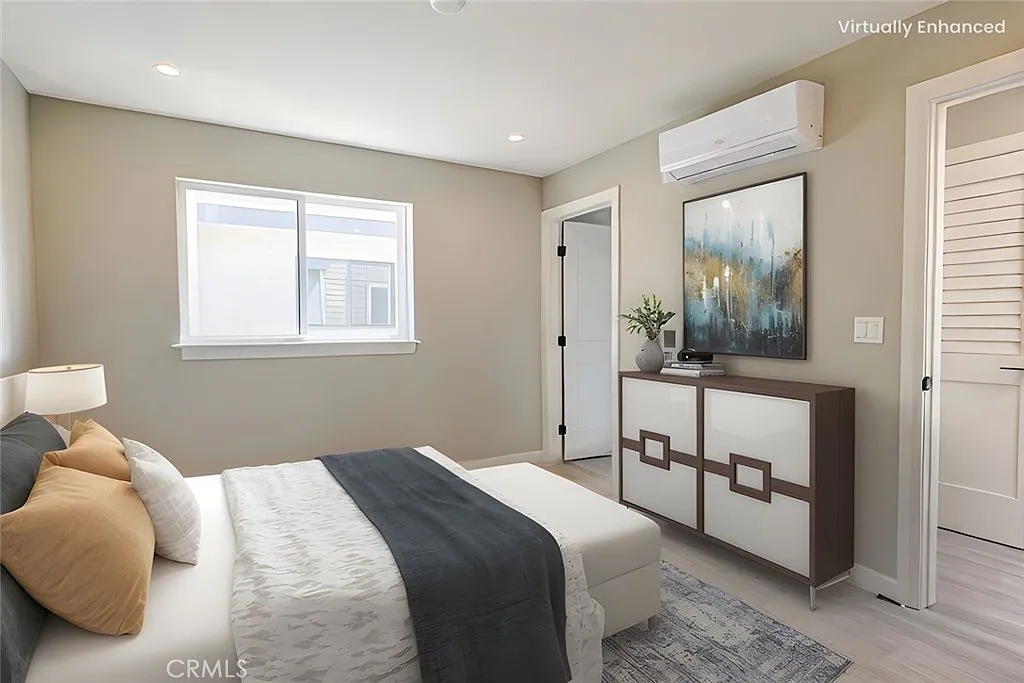 3 bed, 1369 sqft, $3,484 — Photo 4