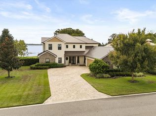17648 Live Oak Dr, Tavares, FL 32778
