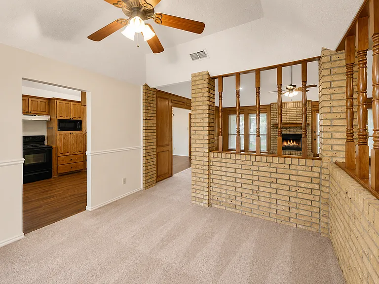 698 Buttercup Dr — Photo 4
