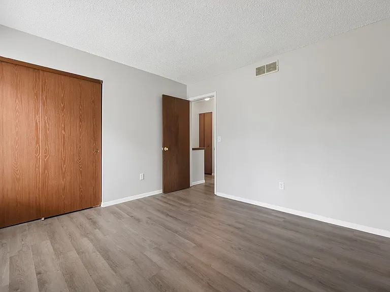 1400 Country Side Dr — Photo 23