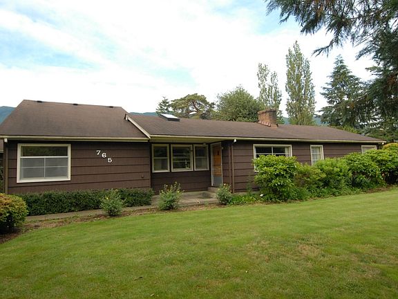 3rd image of 765 SE Cedar Falls Way