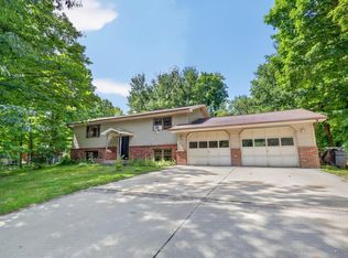 2452 Deschepper Dr, Grand Rapids, MN 55744
