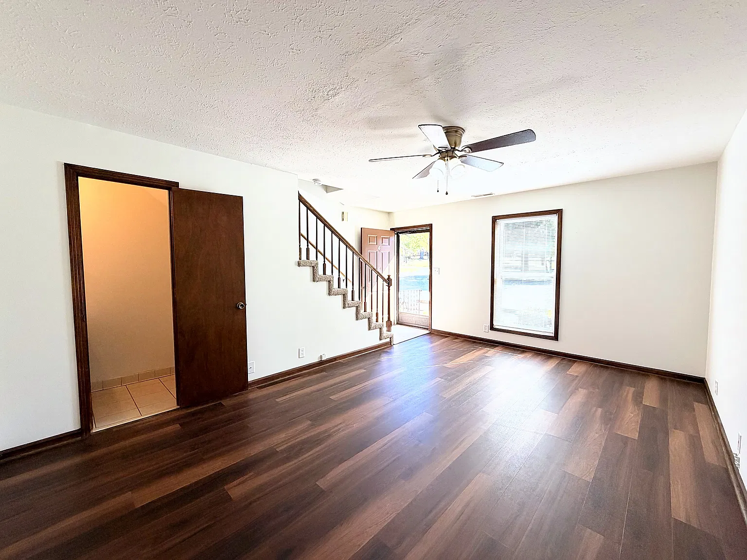 2 bed, 1.5 bath, 1000 sqft, $1,400 — Photo 3