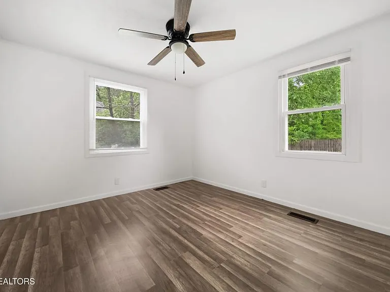 3958 Greenleaf Ave — Photo 7