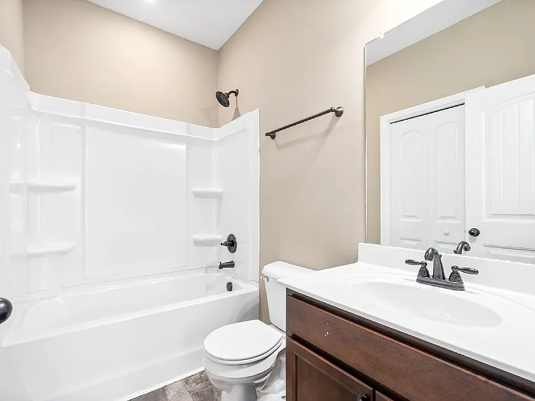 172 Dundee Dr — Photo 9