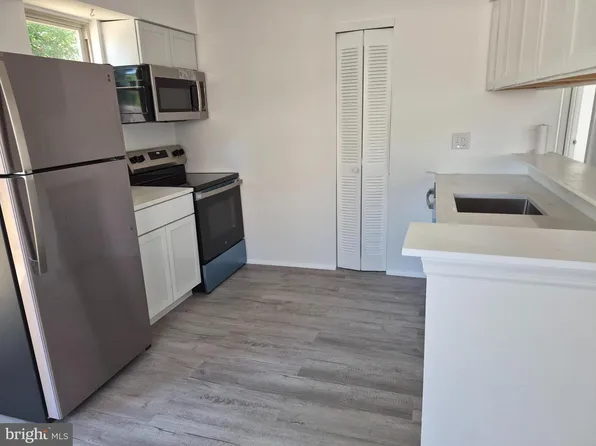 70 Highland Ave, Sicklerville, NJ 08081