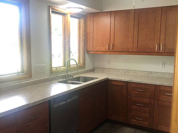 5th image of 502 W 5th St