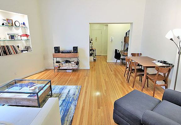 3rd image of 11 E 66th St APT 2A