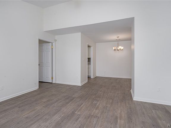 2nd image of 1721 Hackberry Ln APT 3