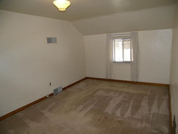 3rd image of 813 Pennwood Dr