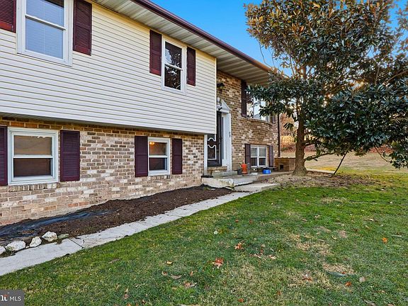 3rd image of 1330 Goodyear Rd