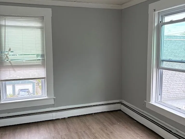 37 Maple St — Photo 3