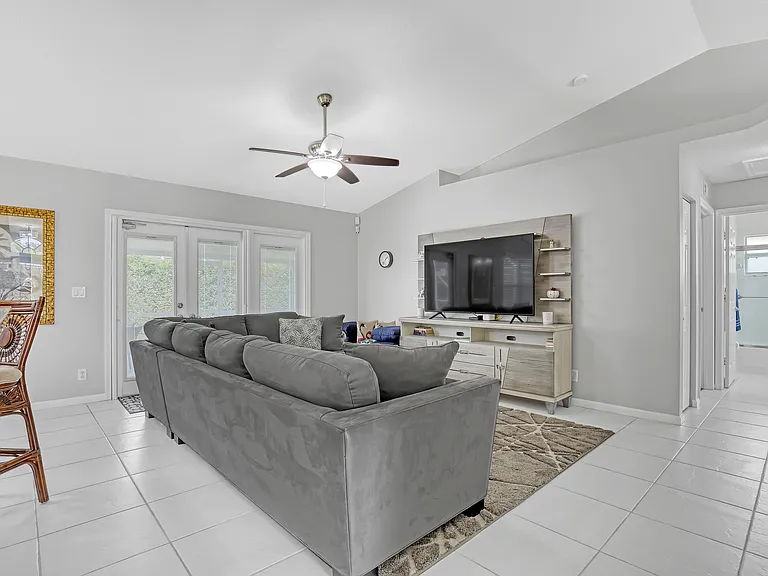 133 Black Olive Cres — Photo 9