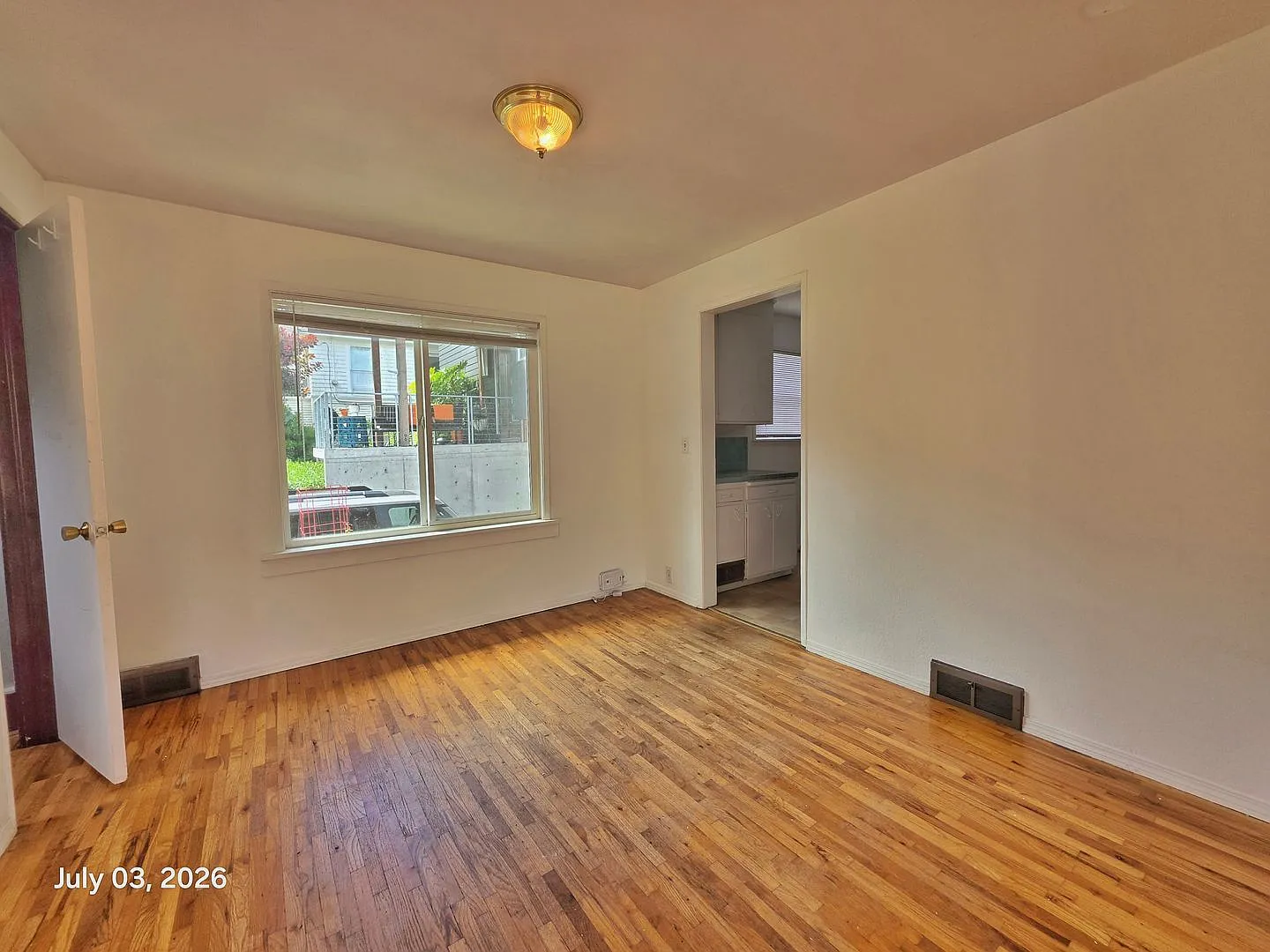 2 Bed 1 Bath Upperr unit apartment in a Duplex — Photo 3