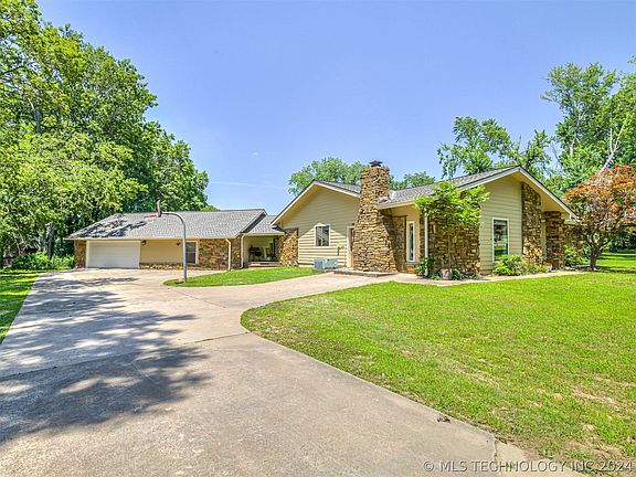 2nd image of 128 Spunky Creek Dr