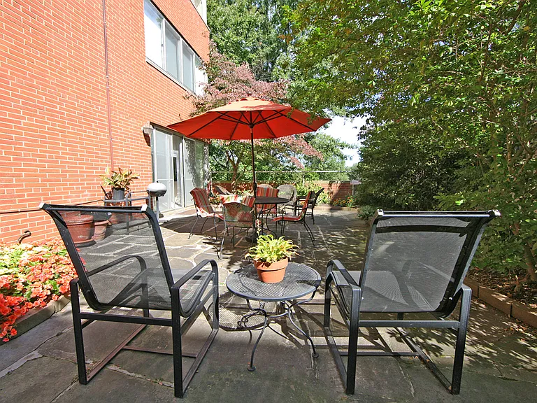 Blair House Apartments — Photo 13