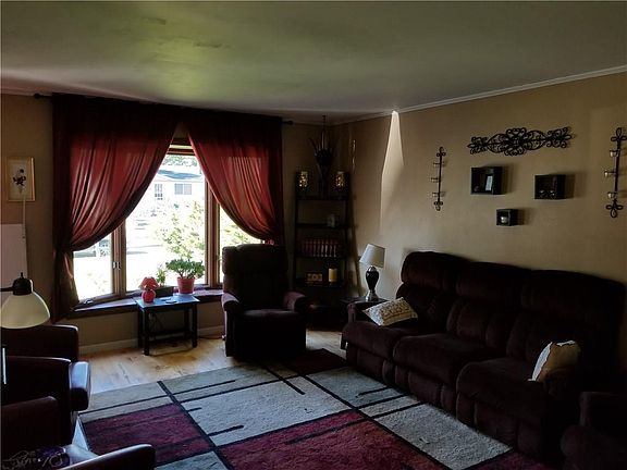 3rd image of 2819 Manhattan Dr