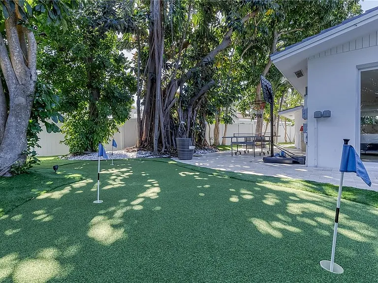 1800 SE Admirals Way — Photo 49