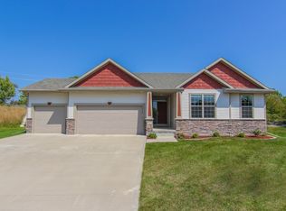 16831 Iltis Ct, Clive, IA 50325