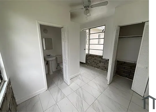 1240 NE 143rd St — Photo 17