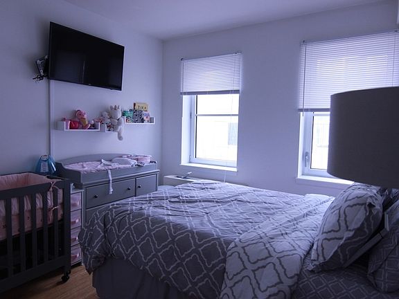 5th image of 242 W 61st St APT 3e