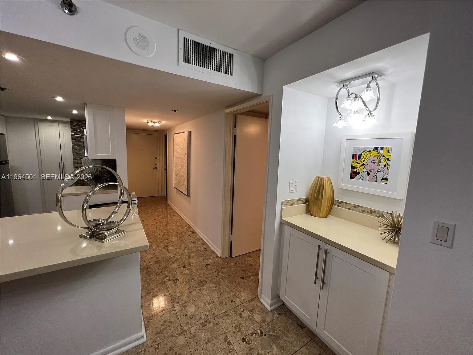 Venetia Condo — Photo 4