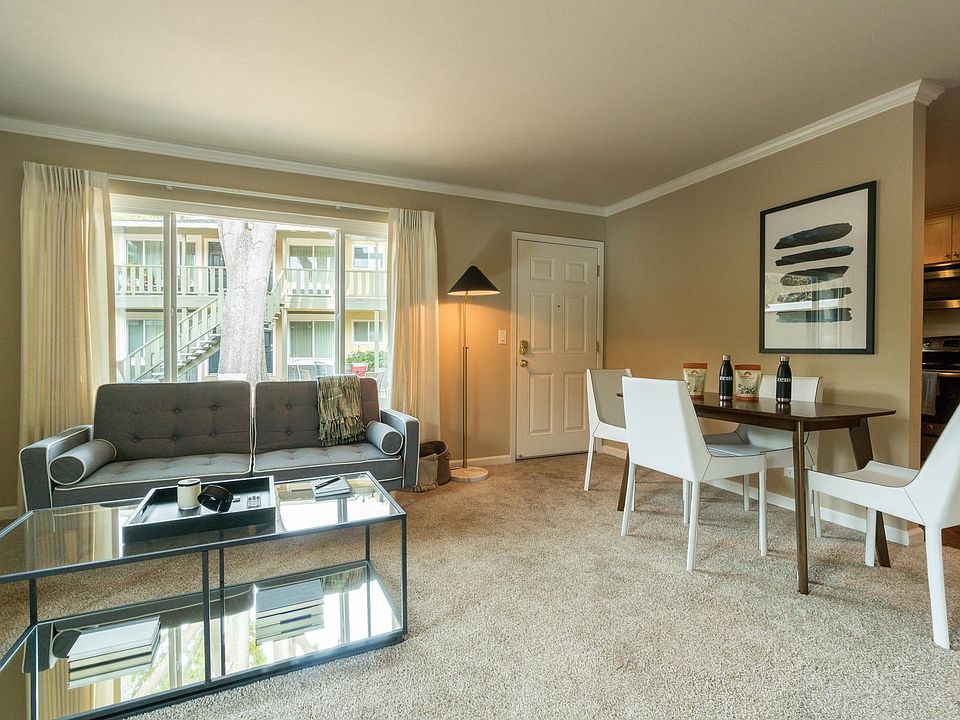 Living room. New Hardwood Flooring throughout #15 (2021)