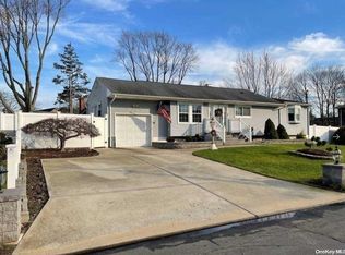533 Goodrich Ave, North Babylon, NY 11703
