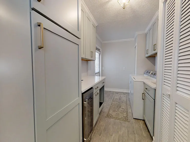 310 Franklyn Ave — Photo 9