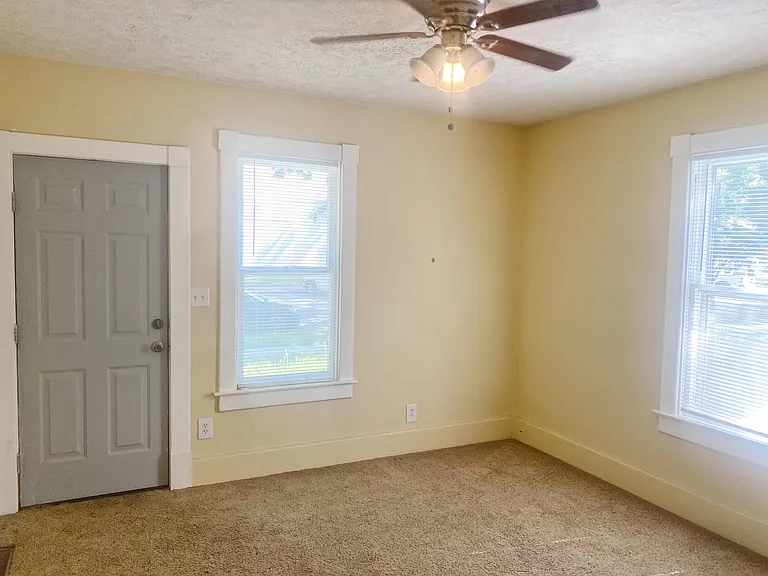 1127 Houston St — Photo 2