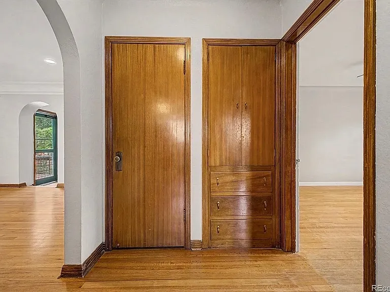 1405 Dexter St — Photo 14