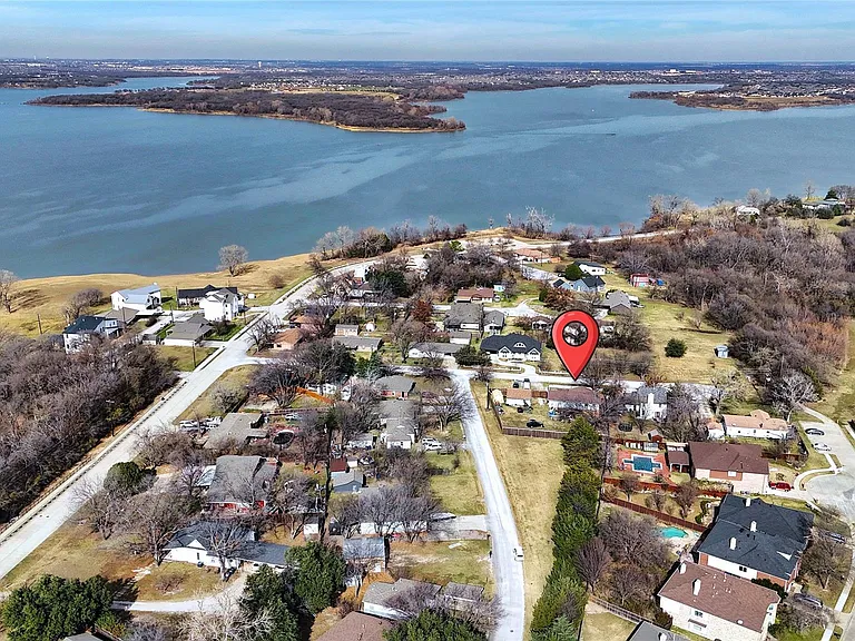 204 Alice Dr — Photo 2