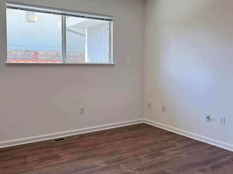 1827 Holiday St — Photo 13