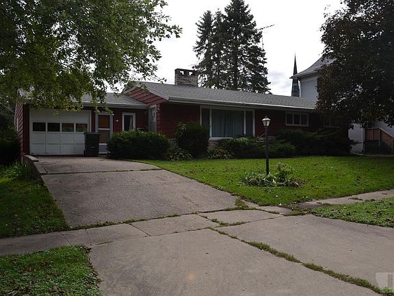 3rd image of 908 1st Ave E