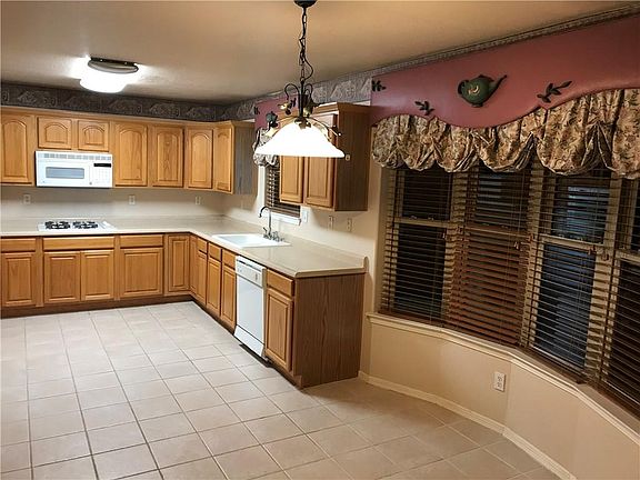 2nd image of 10823 Loma Del Sol Dr