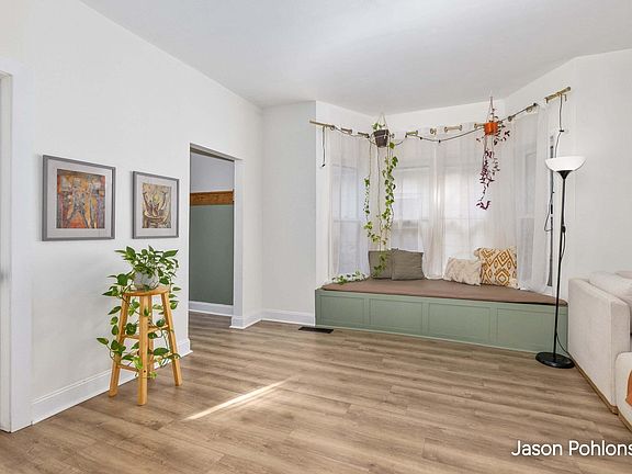 3rd image of 104 Sweet St NE