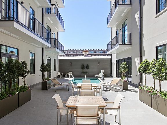 4th image of 731 Saint Charles Ave #405