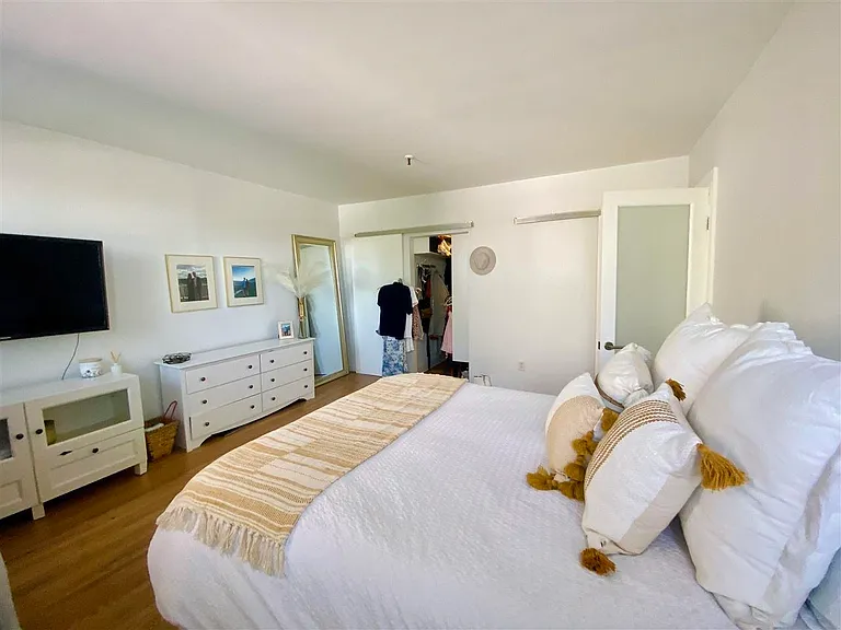 222 Bloomfield St #6R — Photo 8